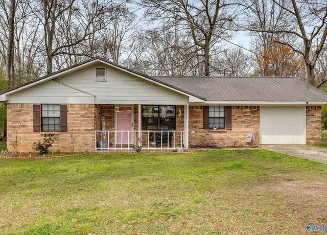 Property at 512 Carroll St, Boaz, AL 35957, 3 beds, 1 bath