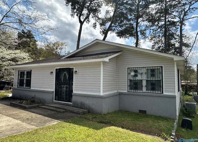 Property at 724 Brookside Dr, Gadsden, AL 35901, 4 beds, 2.5 baths