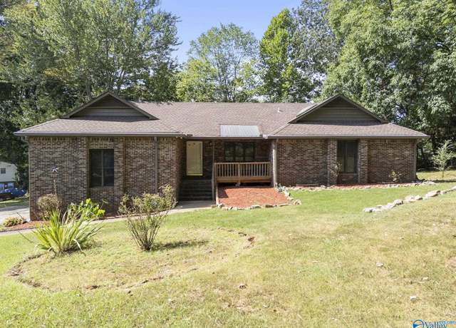 Property at 6605 Green Meadow Rd NW, Huntsville, AL 35810, 3 beds, 2 baths