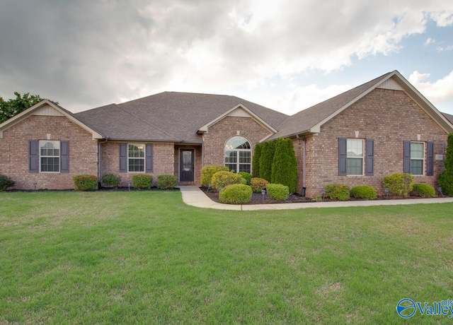 Property at 13095 Covington Dr, Athens, AL 35613, 4 beds, 3 baths