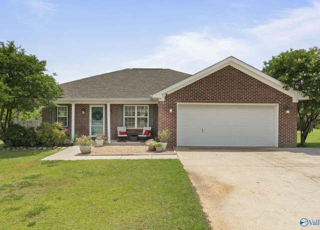 Property at 27654 Phillip Wagnon Dr, Athens, AL 35613, 3 beds, 2 baths