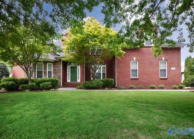 Property at 2924 Oakleigh Ln SE, Owens Cross Roads, AL 35763, 4 beds, 3.5 baths