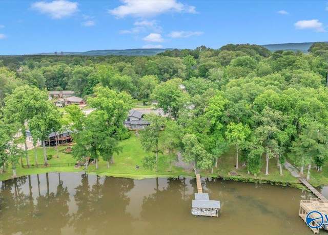 Property at 1802 Roseberry Dr, Scottsboro, AL 35769, 5 beds, 3.5 baths