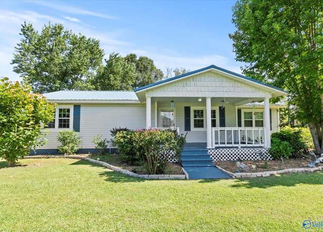 Property at 501 Cobra St, Boaz, AL 35957, 3 beds, 2 baths