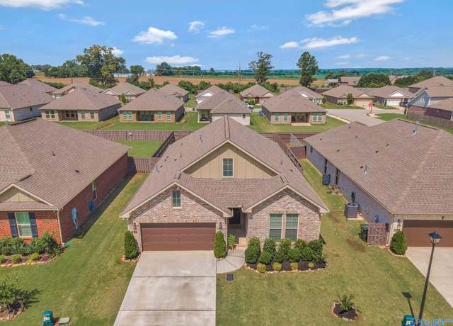 Property at 12875 Juniors Dr, Madison, AL 35756, 3 beds, 2 baths