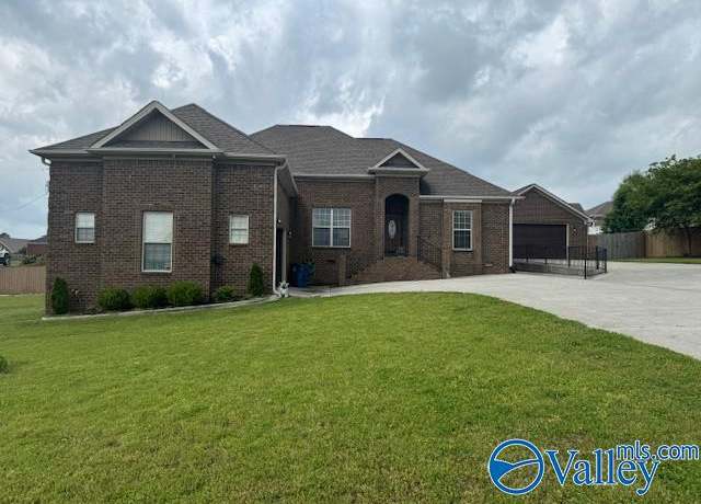 Property at 204 Payton Ln, Grant, AL 35747, 3 beds, 2 baths
