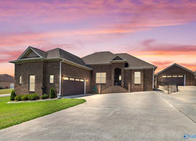 Property at 204 Payton Ln, Grant, AL 35747, 3 beds, 2 baths