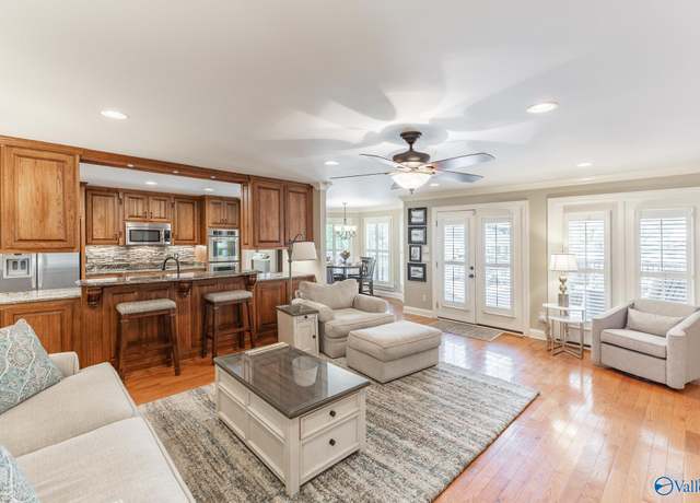Property at 406 Zandale Dr SW, Huntsville, AL 35801, 4 beds, 3 baths