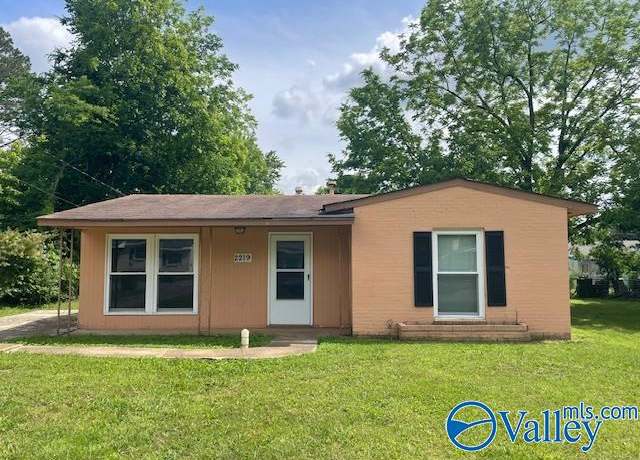 Property at 2219 Evans Ave, Huntsville, AL 35810, 3 beds, 1 bath