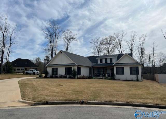 Property at 3307 Rosewell St, Hartselle, AL 35640, 4 beds, 3.5 baths