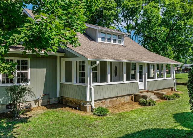 Property at 2100 Godfrey Ave NE, Fort Payne, AL 35967, 5 beds, 2 baths