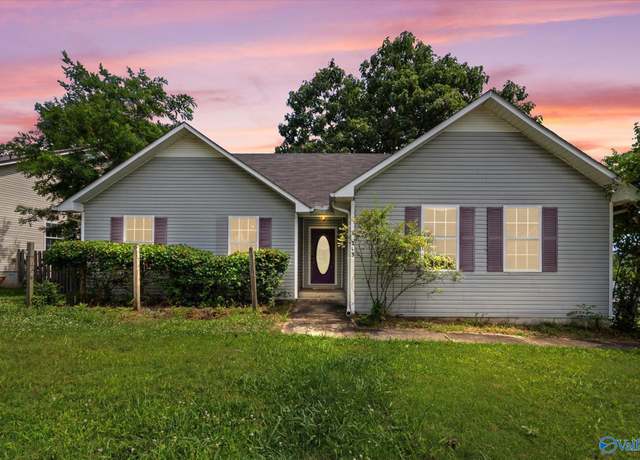 Property at 213 Hollington Dr, Huntsville, AL 35811, 3 beds, 2 baths