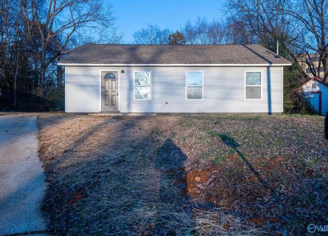Property at 3212 Yale Cir NW, Huntsville, AL 35810, 3 beds, 2 baths