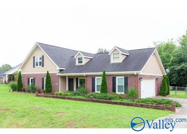 Property at 104 Pebblecreek Dr, Harvest, AL 35749, 4 beds, 2.5 baths