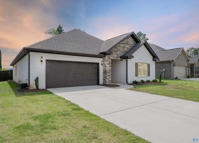 Property at 228 Pennington Ave, Huntsville, AL 35811, 3 beds, 2 baths
