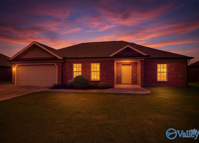 Property at 15793 Landview Ln, Athens, AL 35613, 3 beds, 2 baths