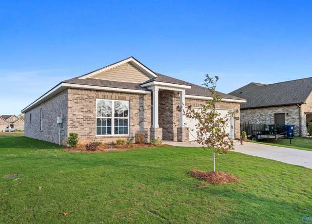Property at 303 Cherokee Glen Ave, Toney, AL 35773, 4 beds, 2 baths