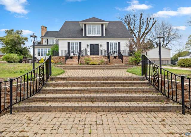 Property at 702 5th Ave SE, Cullman, AL 35055, 5 beds, 3.5 baths