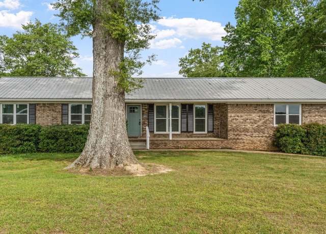Property at 2055 Big Nose Dr, Centre, AL 35960, 5 beds, 3 baths