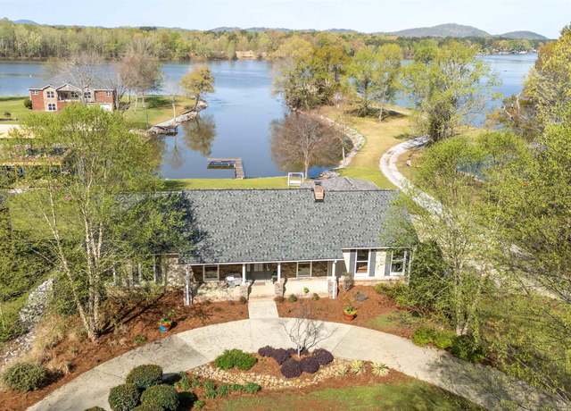 Property at 806 East Haven Dr, Gadsden, AL 35905, 4 beds, 3 baths