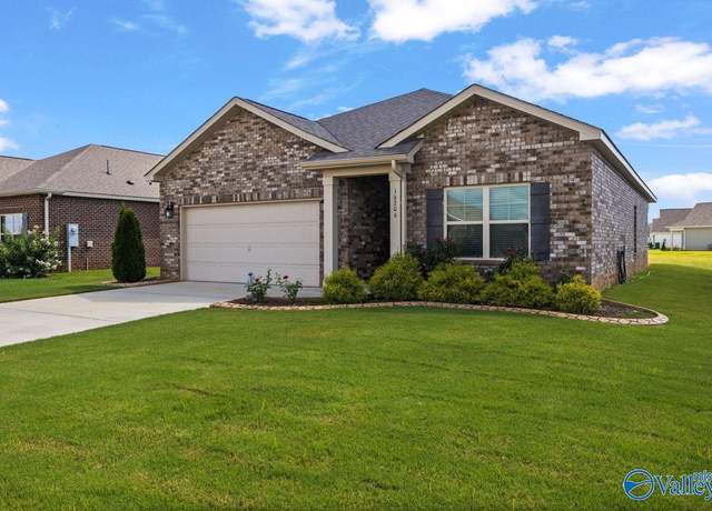 Property at 16206 Glenncrest Ln, Harvest, AL 35749, 3 beds, 2 baths