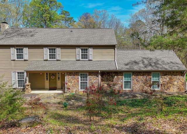 Property at 3704 Montclair Rd SW, Decatur, AL 35603, 3 beds, 2.5 baths
