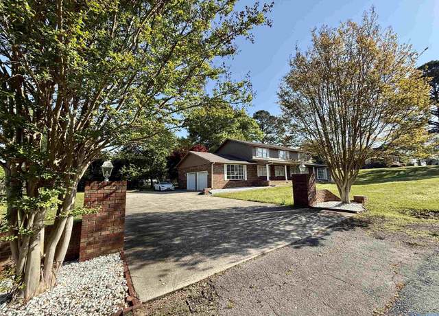 Property at 100 Dewayne Ct, Gadsden, AL 35904, 4 beds, 2.5 baths