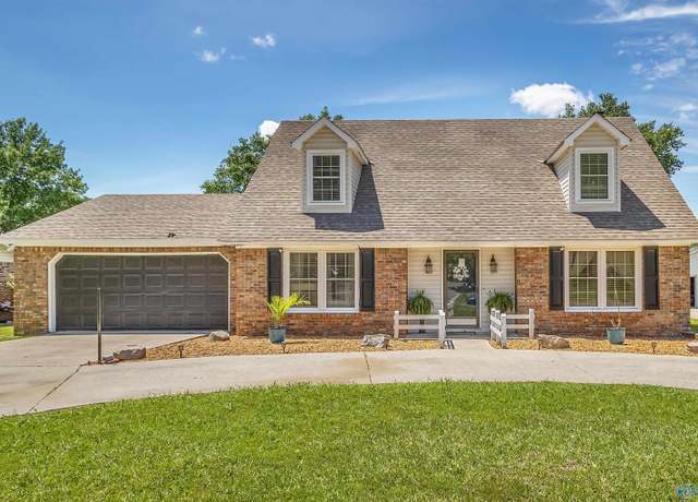 Property at 607 Mohawk St NW, Hartselle, AL 35640, 3 beds, 2 baths