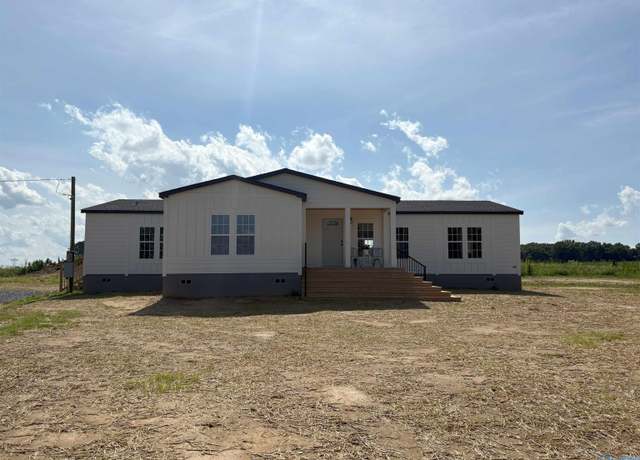 Property at 628 County Road 384, Crossville, AL 35962, 3 beds, 2 baths