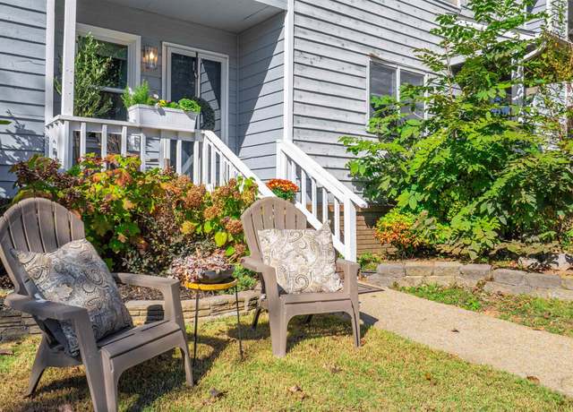 Property at 412 Market St, Scottsboro, AL 35768, 2 beds, 2.5 baths