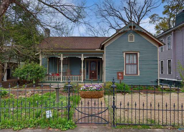 Property at 125 Walker Ave NE, Huntsville, AL 35801, 3 beds, 3 baths