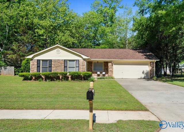 Property at 7516 SW Clubfield Dr, Huntsville, AL 35802, 3 beds, 2 baths