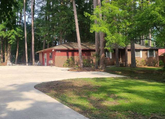 Property at 208 Riverside Dr, Gadsden, AL 35903, 4 beds, 2.5 baths