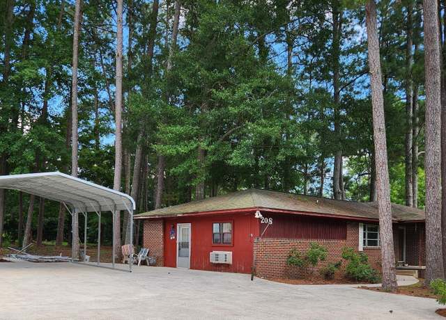 Property at 208 Riverside Dr, Gadsden, AL 35903, 4 beds, 2.5 baths