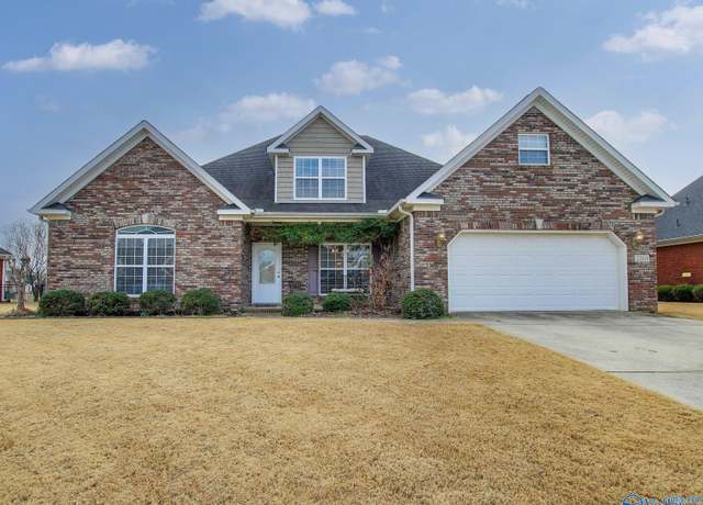 Property at 2203 Naples Dr, Decatur, AL 35603, 4 beds, 3 baths