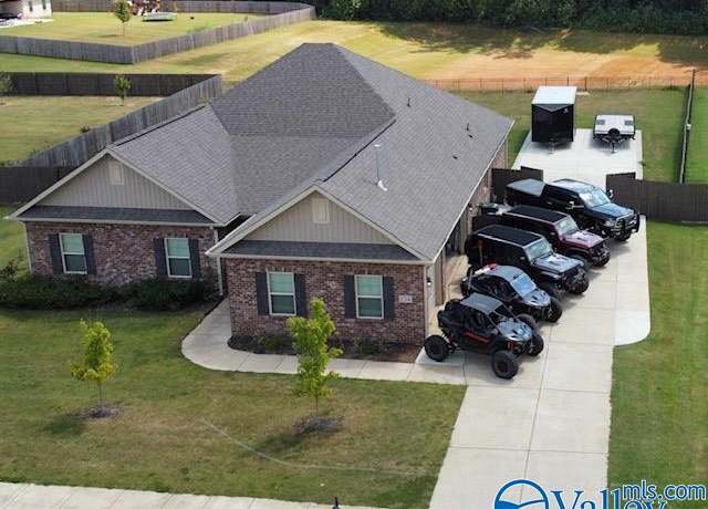 Property at 134 Twilight Ln, Meridianville, AL 35759, 4 beds, 2.5 baths
