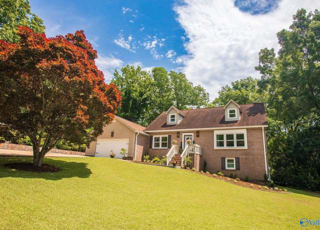 Property at 216 Merit Cir, Gadsden, AL 35901, 5 beds, 3.5 baths