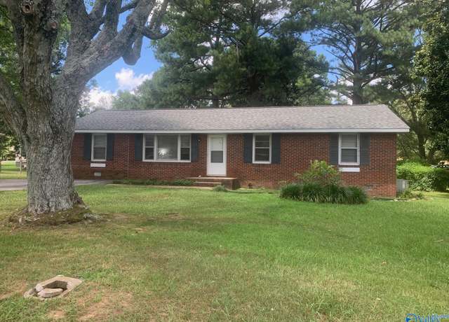 Property at 409 Suffield St, Athens, AL 35611, 4 beds, 1 bath