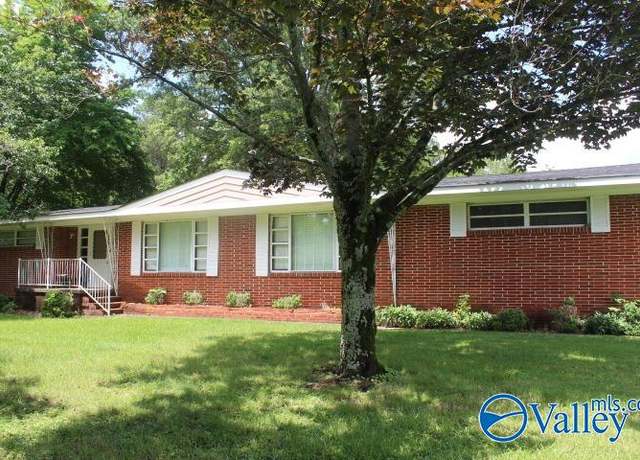 Property at 1280 Main Street West W, Rainsville, AL 35986, 3 beds, 2 baths
