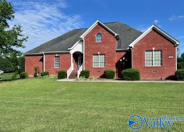 Property at 2032 Red Oak Ln NE, Arab, AL 35016, 4 beds, 3.5 baths