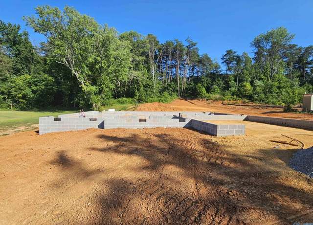 Property at 2203 Godfrey Ave, Fort Payne, AL 35967, 3 beds, 2 baths
