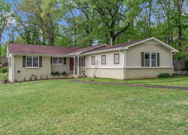 Property at 401 Pawnee Trl SE, Huntsville, AL 35803, 4 beds, 3 baths