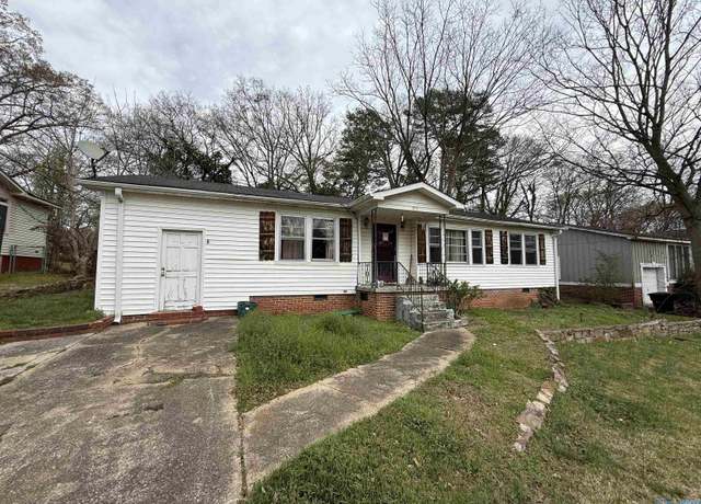 Property at 1921 Lookout St, Gadsden, AL 35904, 3 beds, 2 baths
