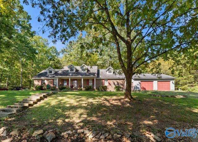 Property at 202 Red Bud Ln, Decatur, AL 35603, 3 beds, 1.5 baths