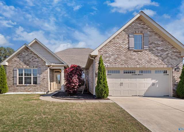 Property at 511 Foxridge Dr, Hartselle, AL 35640, 4 beds, 2.5 baths