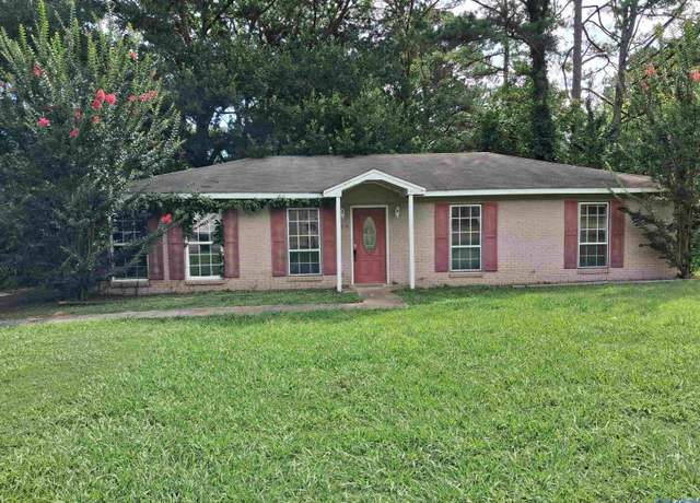 Property at 2514 Crockett Cir, Guntersville, AL 35976, 3 beds, 2 baths