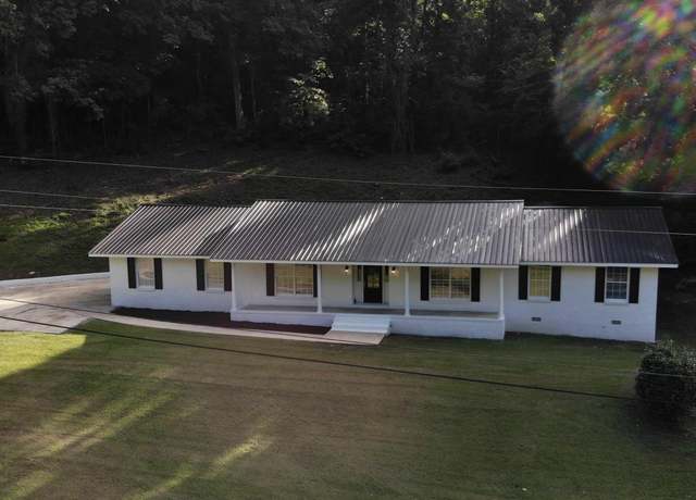 Property at 1609 Lusk St, Guntersville, AL 35976, 4 beds, 2 baths