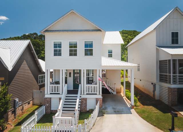 Property at 3255 Hardin Rd, Guntersville, AL 35976, 3 beds, 2.5 baths