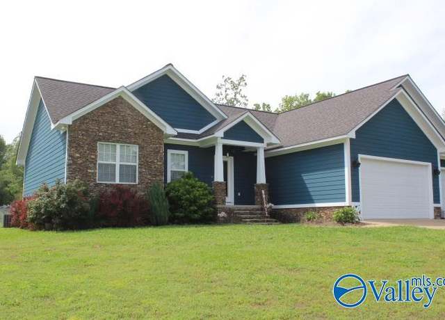 Property at 379 Creek Dr, Rainsville, AL 35986, 3 beds, 2 baths