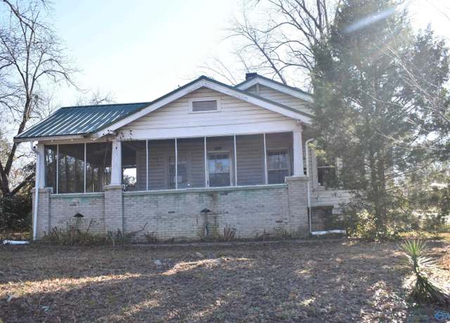 Property at 701 Windsor St, Gadsden, AL 35903, 3 beds, 2 baths